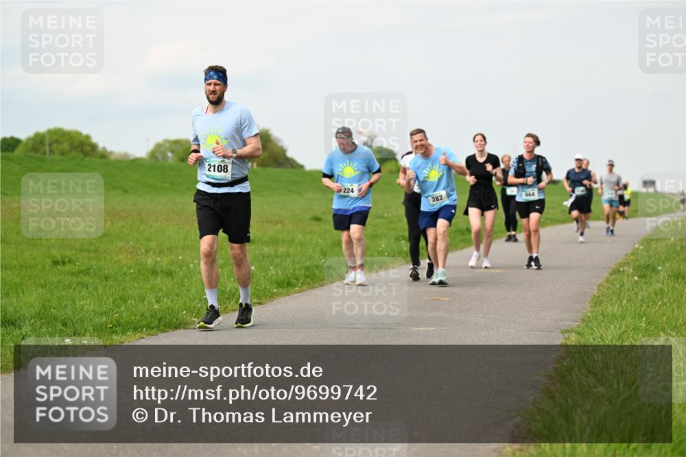 10.05.2026 - 8. Wedeler Halbmarathon Dr. Thomas Lammeyer http://msf.ph/oto/9699742 10.05.2026 11:37:59 Laufen 2108, 224, 282, 664 meine-sportfotos.de