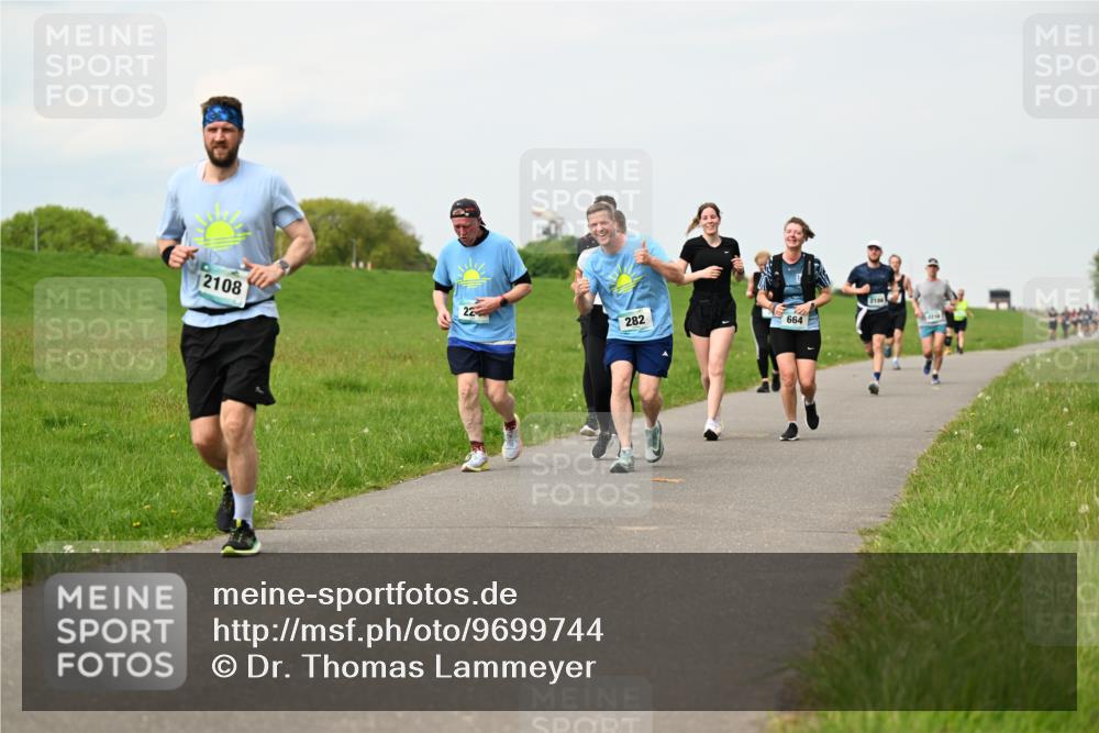 10.05.2026 - 8. Wedeler Halbmarathon Dr. Thomas Lammeyer http://msf.ph/oto/9699744 10.05.2026 11:38:00 Laufen 2108, 282, 664, 2104 meine-sportfotos.de
