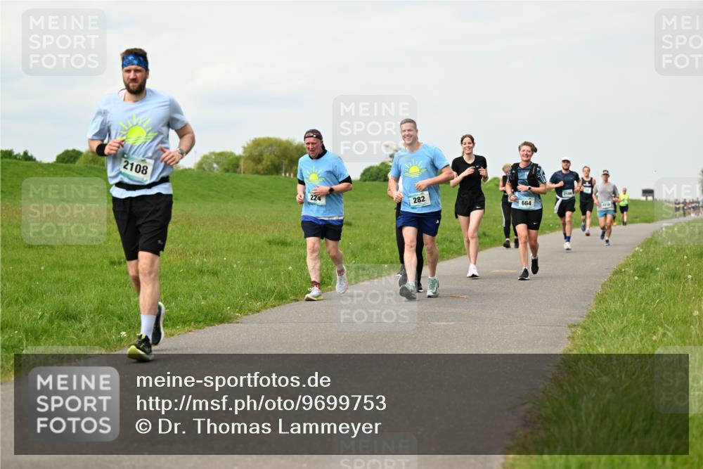 10.05.2026 - 8. Wedeler Halbmarathon Dr. Thomas Lammeyer http://msf.ph/oto/9699753 10.05.2026 11:38:01 Laufen 2108, 282, 224, 664, 2186 meine-sportfotos.de