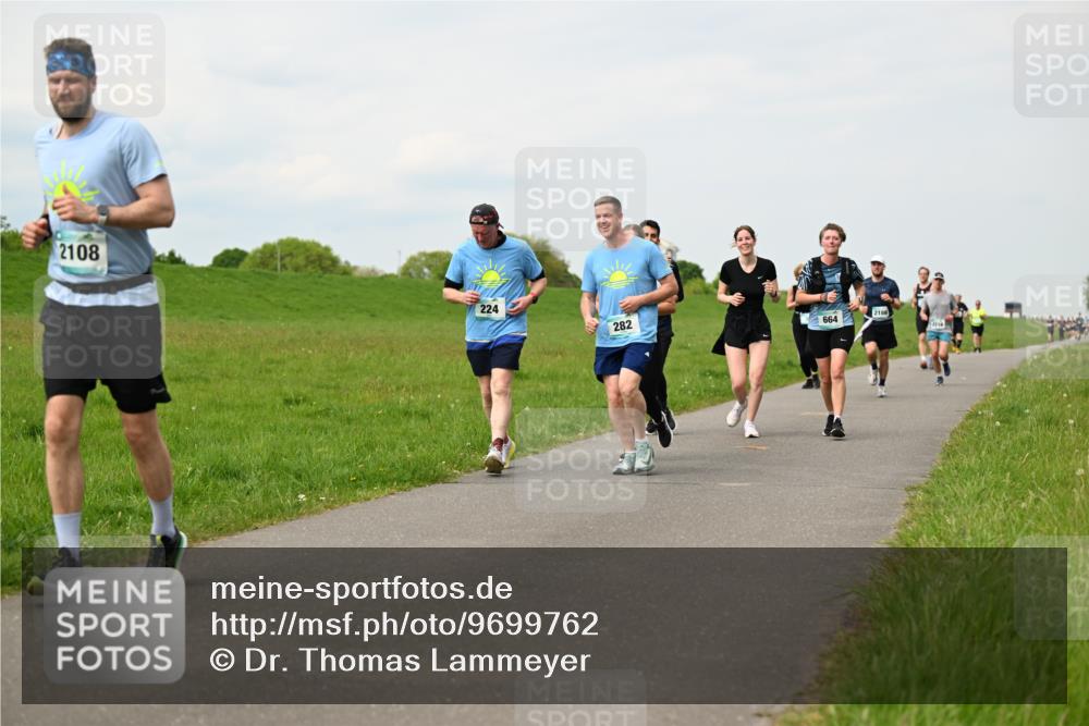 10.05.2026 - 8. Wedeler Halbmarathon Dr. Thomas Lammeyer http://msf.ph/oto/9699762 10.05.2026 11:38:02 Laufen 2108, 224, 2186, 282, 664, 2216 meine-sportfotos.de