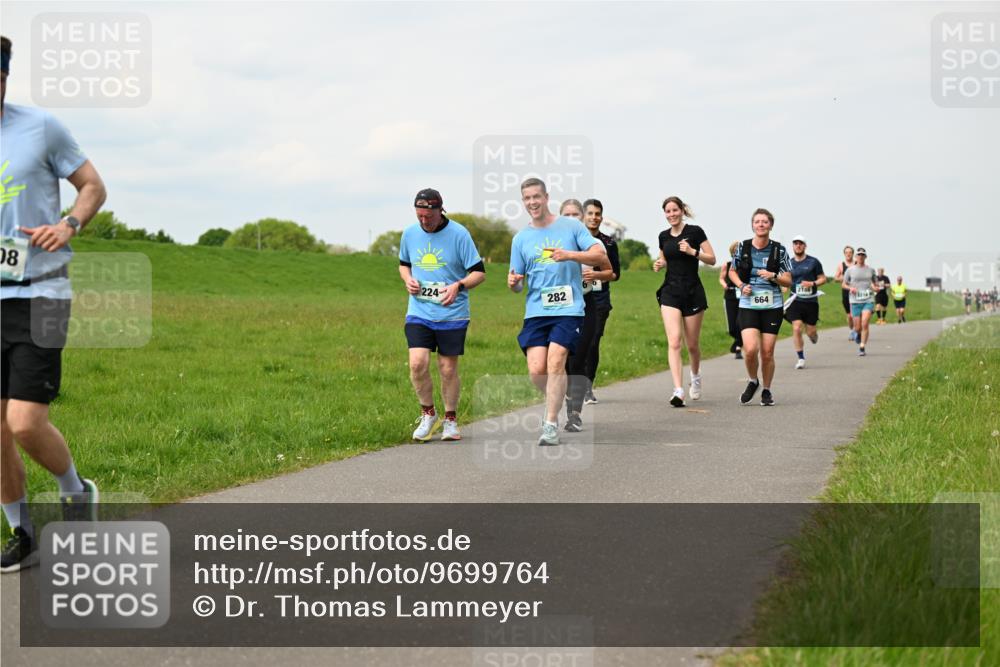 10.05.2026 - 8. Wedeler Halbmarathon Dr. Thomas Lammeyer http://msf.ph/oto/9699764 10.05.2026 11:38:02 Laufen 224, 282, 664, 2186 meine-sportfotos.de