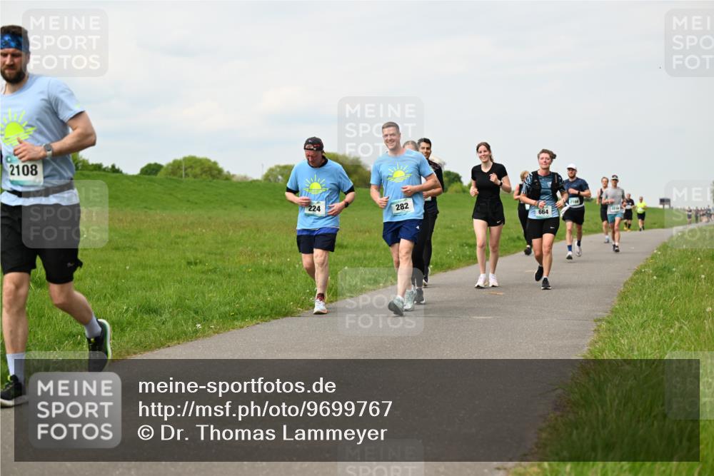 10.05.2026 - 8. Wedeler Halbmarathon Dr. Thomas Lammeyer http://msf.ph/oto/9699767 10.05.2026 11:38:02 Laufen 2108, 224, 282, 664, 2186 meine-sportfotos.de