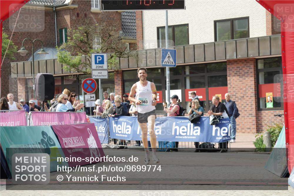 10.05.2026 - 8. Wedeler Halbmarathon Yannick Fuchs http://msf.ph/oto/9699774 10.05.2026 11:18:13 Ziel 802, 2083 meine-sportfotos.de
