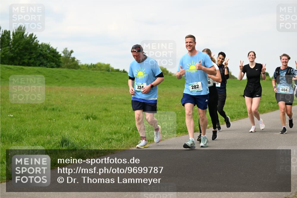 10.05.2026 - 8. Wedeler Halbmarathon Dr. Thomas Lammeyer http://msf.ph/oto/9699787 10.05.2026 11:38:04 Laufen 224, 282, 664 meine-sportfotos.de