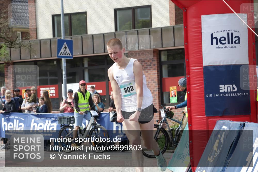 10.05.2026 - 8. Wedeler Halbmarathon Yannick Fuchs http://msf.ph/oto/9699803 10.05.2026 11:18:16 Ziel 802, 2083 meine-sportfotos.de