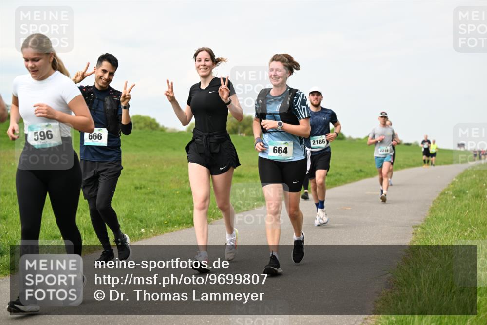 10.05.2026 - 8. Wedeler Halbmarathon Dr. Thomas Lammeyer http://msf.ph/oto/9699807 10.05.2026 11:38:06 Laufen 596, 666, 664, 2186, 2216 meine-sportfotos.de