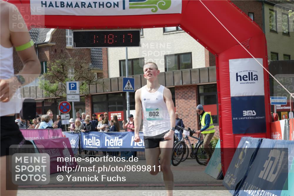 10.05.2026 - 8. Wedeler Halbmarathon Yannick Fuchs http://msf.ph/oto/9699811 10.05.2026 11:18:16 Ziel 802, 2083 meine-sportfotos.de