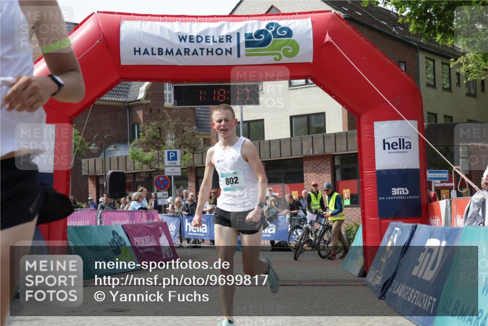 10.05.2026 - 8. Wedeler Halbmarathon Yannick Fuchs http://msf.ph/oto/9699817 10.05.2026 11:18:17 Ziel 802, 2083 meine-sportfotos.de