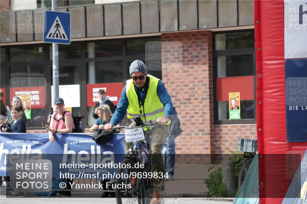 10.05.2026 - 8. Wedeler Halbmarathon Yannick Fuchs http://msf.ph/oto/9699834 10.05.2026 11:18:19 Ziel 802, 2083 meine-sportfotos.de