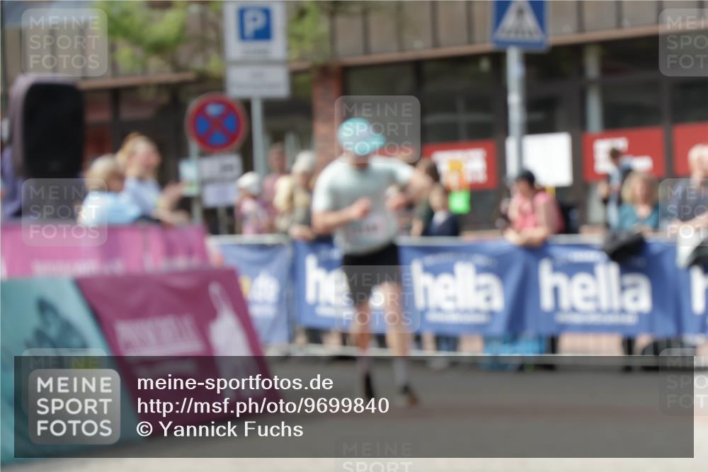 10.05.2026 - 8. Wedeler Halbmarathon Yannick Fuchs http://msf.ph/oto/9699840 10.05.2026 11:18:45 Ziel 2144 meine-sportfotos.de