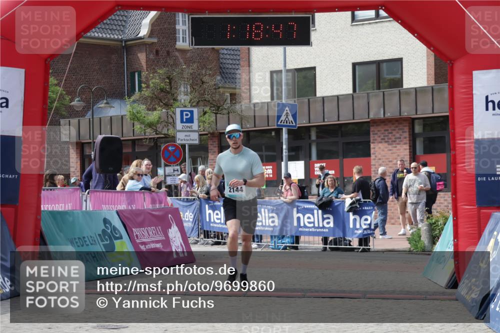 10.05.2026 - 8. Wedeler Halbmarathon Yannick Fuchs http://msf.ph/oto/9699860 10.05.2026 11:18:47 Ziel 2144 meine-sportfotos.de