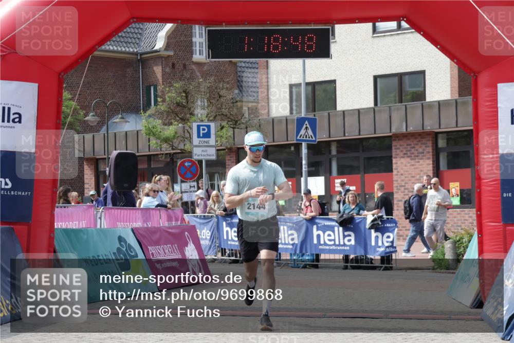10.05.2026 - 8. Wedeler Halbmarathon Yannick Fuchs http://msf.ph/oto/9699868 10.05.2026 11:18:47 Ziel 2144 meine-sportfotos.de