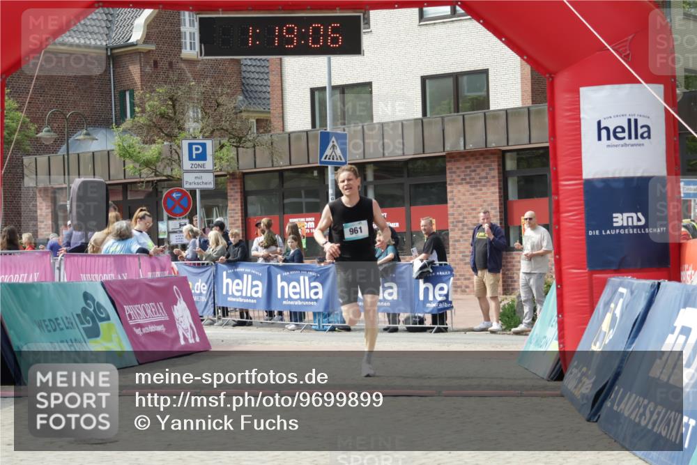 10.05.2026 - 8. Wedeler Halbmarathon Yannick Fuchs http://msf.ph/oto/9699899 10.05.2026 11:19:06 Ziel 961 meine-sportfotos.de
