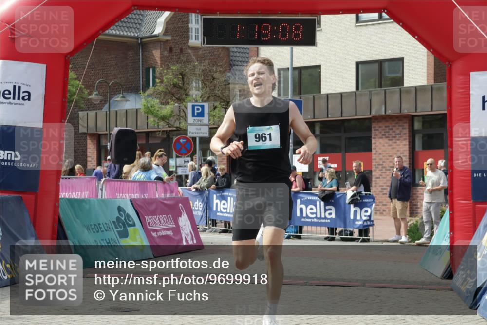 10.05.2026 - 8. Wedeler Halbmarathon Yannick Fuchs http://msf.ph/oto/9699918 10.05.2026 11:19:07 Ziel 961 meine-sportfotos.de