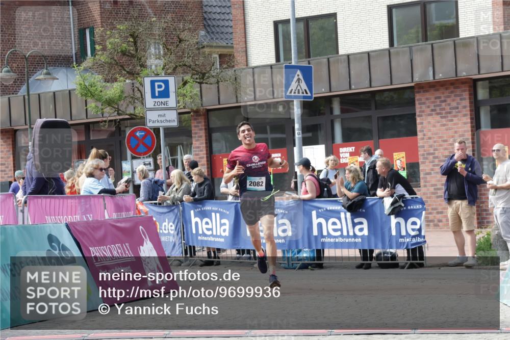 10.05.2026 - 8. Wedeler Halbmarathon Yannick Fuchs http://msf.ph/oto/9699936 10.05.2026 11:19:33 Ziel 2082 meine-sportfotos.de
