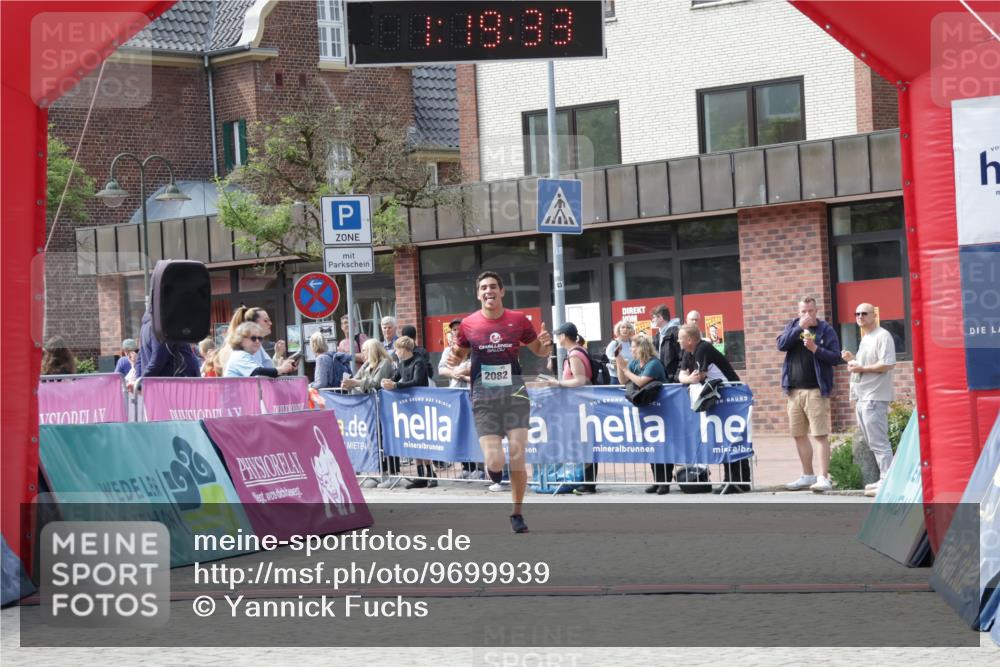 10.05.2026 - 8. Wedeler Halbmarathon Yannick Fuchs http://msf.ph/oto/9699939 10.05.2026 11:19:33 Ziel 2082 meine-sportfotos.de
