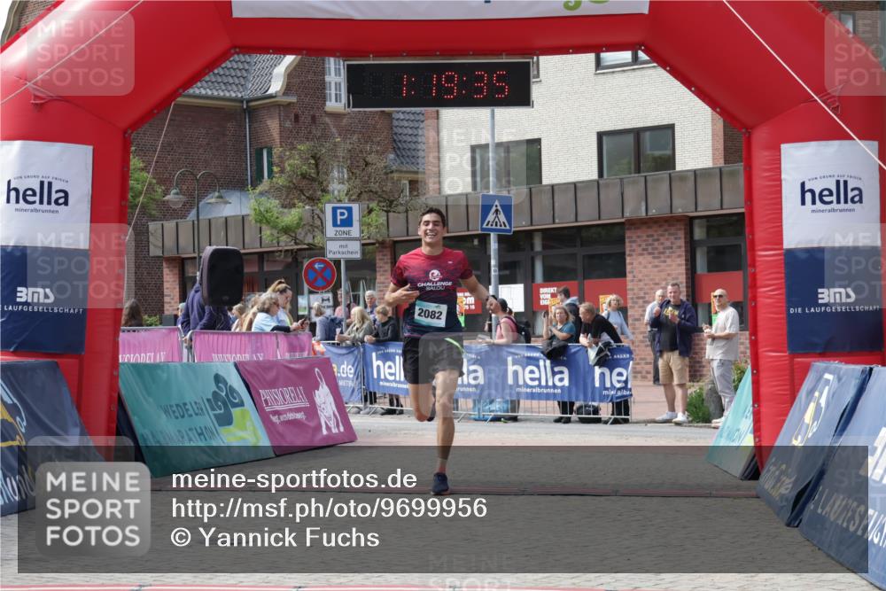 10.05.2026 - 8. Wedeler Halbmarathon Yannick Fuchs http://msf.ph/oto/9699956 10.05.2026 11:19:34 Ziel 2082 meine-sportfotos.de