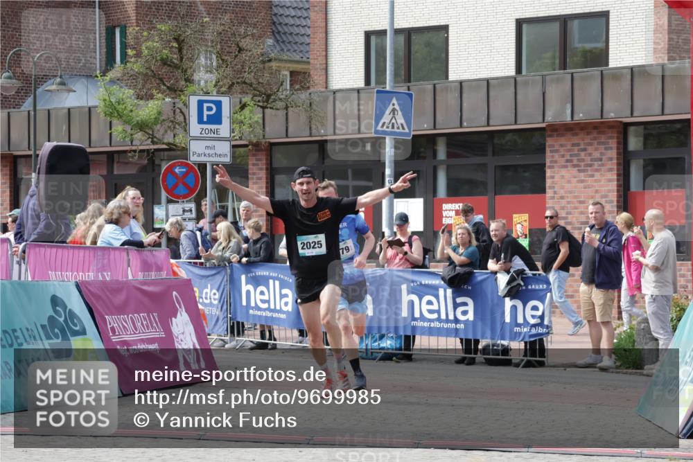 10.05.2026 - 8. Wedeler Halbmarathon Yannick Fuchs http://msf.ph/oto/9699985 10.05.2026 11:19:42 Ziel 279, 2025 meine-sportfotos.de