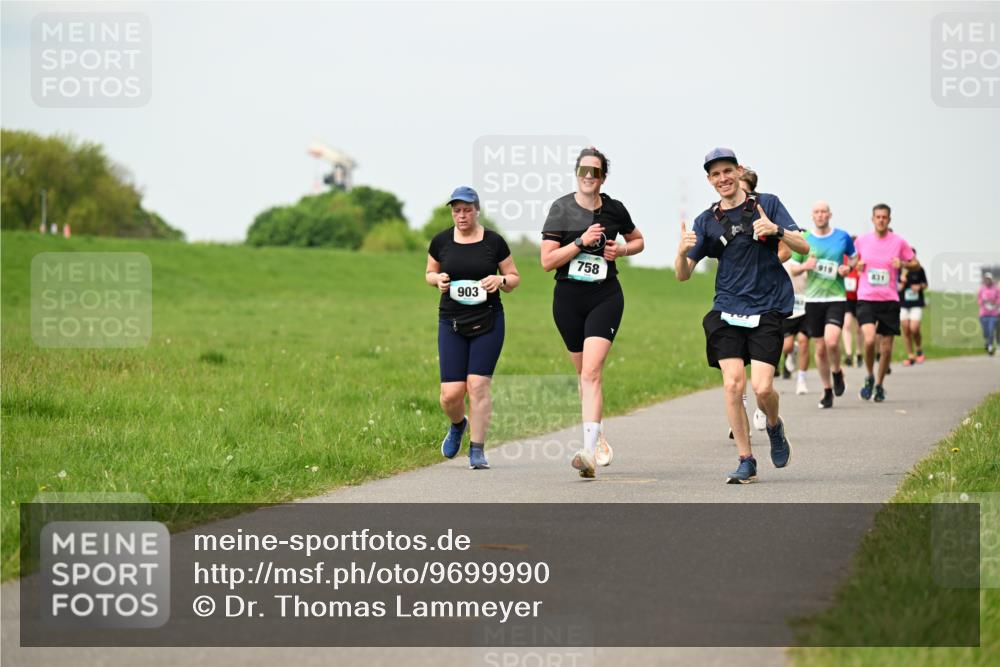 10.05.2026 - 8. Wedeler Halbmarathon Dr. Thomas Lammeyer http://msf.ph/oto/9699990 10.05.2026 11:38:49 Laufen 903, 758, 919, 431 meine-sportfotos.de