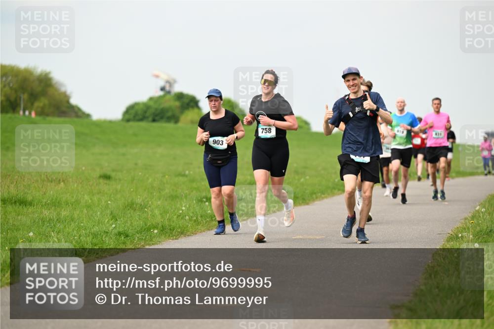 10.05.2026 - 8. Wedeler Halbmarathon Dr. Thomas Lammeyer http://msf.ph/oto/9699995 10.05.2026 11:38:49 Laufen 903, 758, 919 meine-sportfotos.de