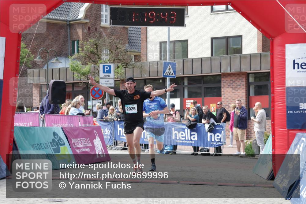 10.05.2026 - 8. Wedeler Halbmarathon Yannick Fuchs http://msf.ph/oto/9699996 10.05.2026 11:19:43 Ziel 279, 2025 meine-sportfotos.de