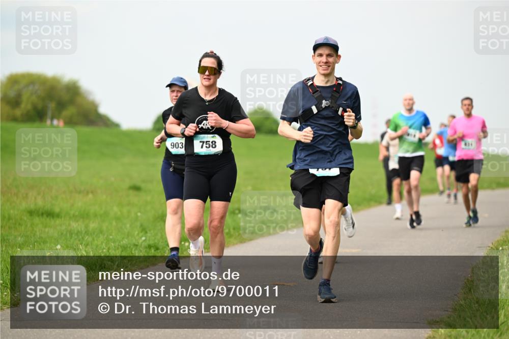 10.05.2026 - 8. Wedeler Halbmarathon Dr. Thomas Lammeyer http://msf.ph/oto/9700011 10.05.2026 11:38:51 Laufen 903, 758 meine-sportfotos.de