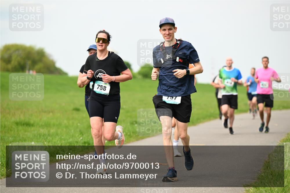 10.05.2026 - 8. Wedeler Halbmarathon Dr. Thomas Lammeyer http://msf.ph/oto/9700013 10.05.2026 11:38:51 Laufen 758, 757 meine-sportfotos.de