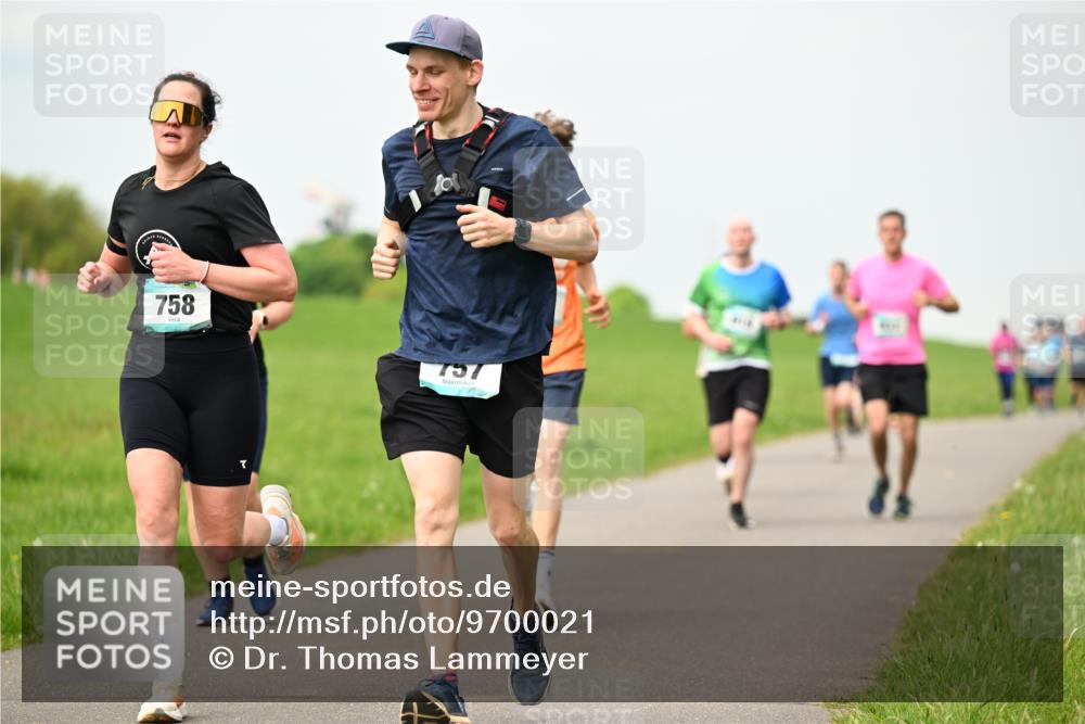 10.05.2026 - 8. Wedeler Halbmarathon Dr. Thomas Lammeyer http://msf.ph/oto/9700021 10.05.2026 11:38:52 Laufen 758, 757 meine-sportfotos.de
