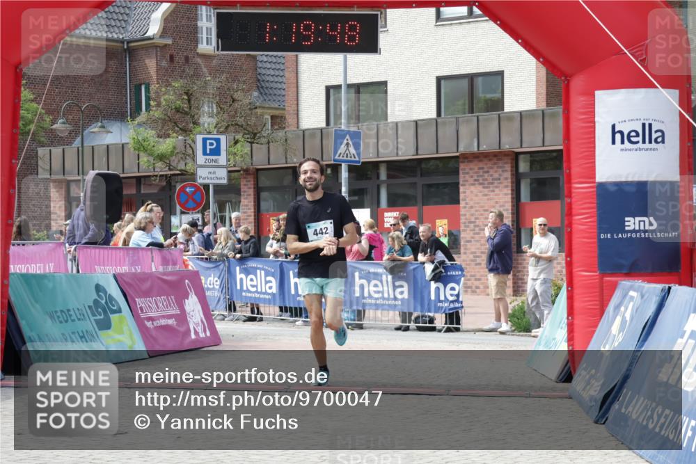 10.05.2026 - 8. Wedeler Halbmarathon Yannick Fuchs http://msf.ph/oto/9700047 10.05.2026 11:19:48 Ziel 279, 442, 2025 meine-sportfotos.de