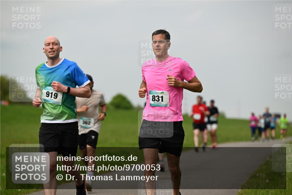10.05.2026 - 8. Wedeler Halbmarathon Dr. Thomas Lammeyer http://msf.ph/oto/9700053 10.05.2026 11:38:56 Laufen 919, 362, 831 meine-sportfotos.de
