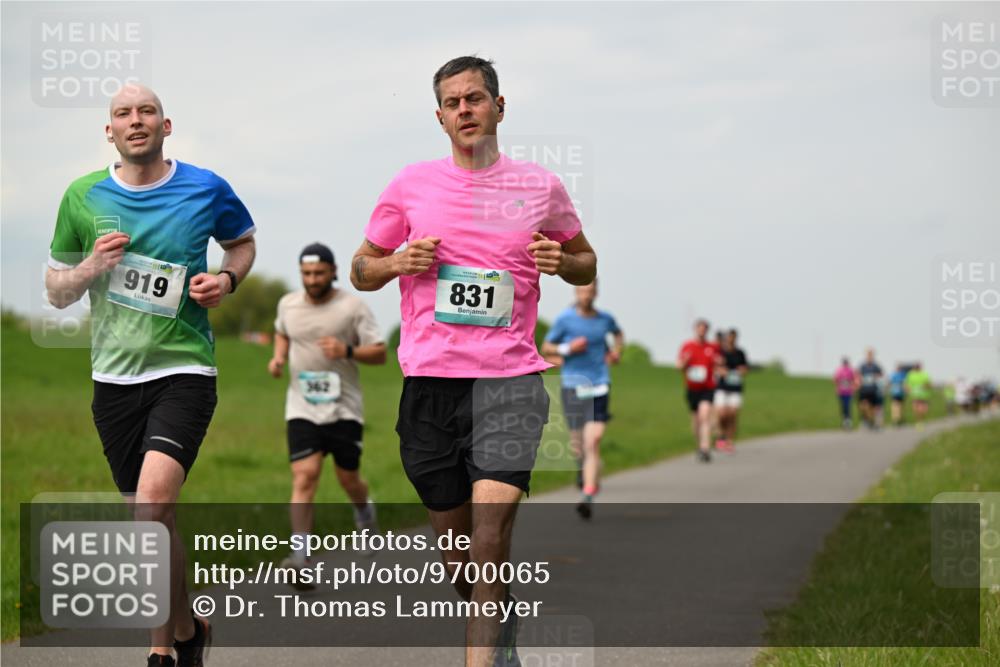 10.05.2026 - 8. Wedeler Halbmarathon Dr. Thomas Lammeyer http://msf.ph/oto/9700065 10.05.2026 11:38:57 Laufen 919, 362, 831 meine-sportfotos.de