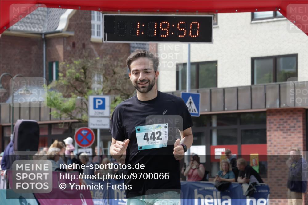 10.05.2026 - 8. Wedeler Halbmarathon Yannick Fuchs http://msf.ph/oto/9700066 10.05.2026 11:19:49 Ziel 279, 442, 619, 2025 meine-sportfotos.de