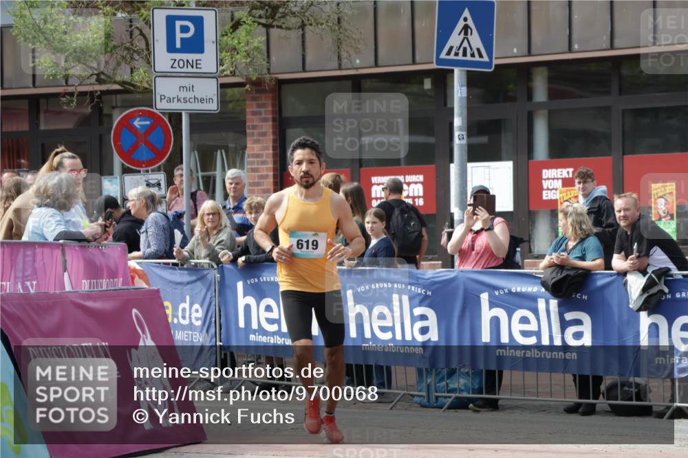 10.05.2026 - 8. Wedeler Halbmarathon Yannick Fuchs http://msf.ph/oto/9700068 10.05.2026 11:19:51 Ziel 442, 619 meine-sportfotos.de