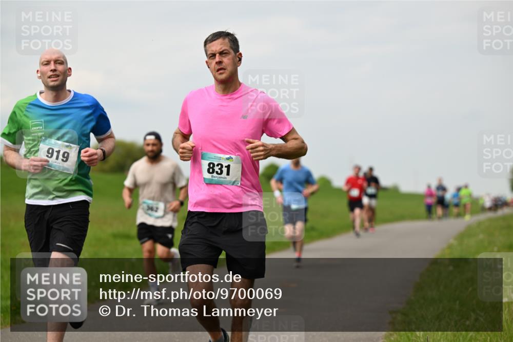 10.05.2026 - 8. Wedeler Halbmarathon Dr. Thomas Lammeyer http://msf.ph/oto/9700069 10.05.2026 11:38:57 Laufen 919, 362, 831 meine-sportfotos.de