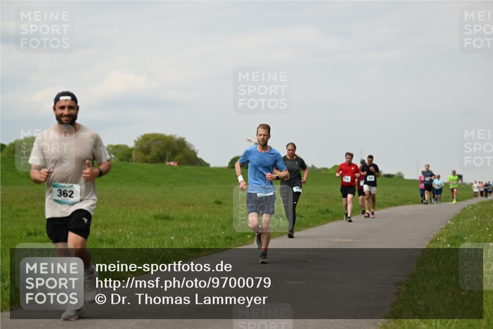 10.05.2026 - 8. Wedeler Halbmarathon Dr. Thomas Lammeyer http://msf.ph/oto/9700079 10.05.2026 11:38:59 Laufen 362, 390 meine-sportfotos.de