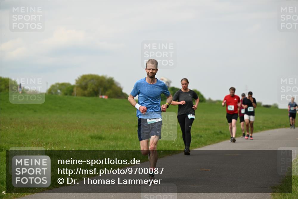 10.05.2026 - 8. Wedeler Halbmarathon Dr. Thomas Lammeyer http://msf.ph/oto/9700087 10.05.2026 11:39:00 Laufen  meine-sportfotos.de