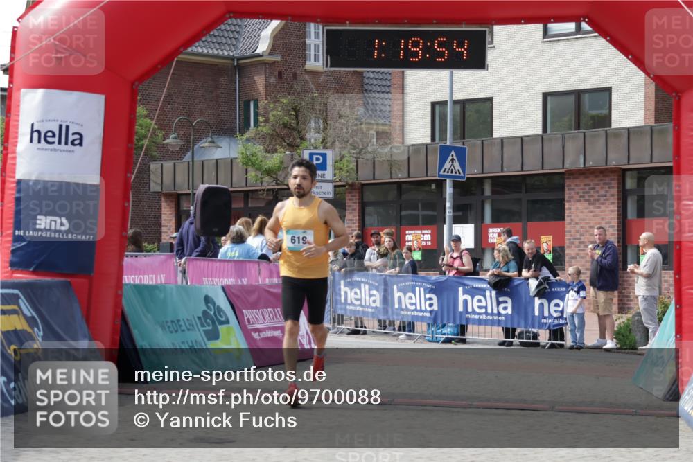10.05.2026 - 8. Wedeler Halbmarathon Yannick Fuchs http://msf.ph/oto/9700088 10.05.2026 11:19:53 Ziel 442, 619 meine-sportfotos.de