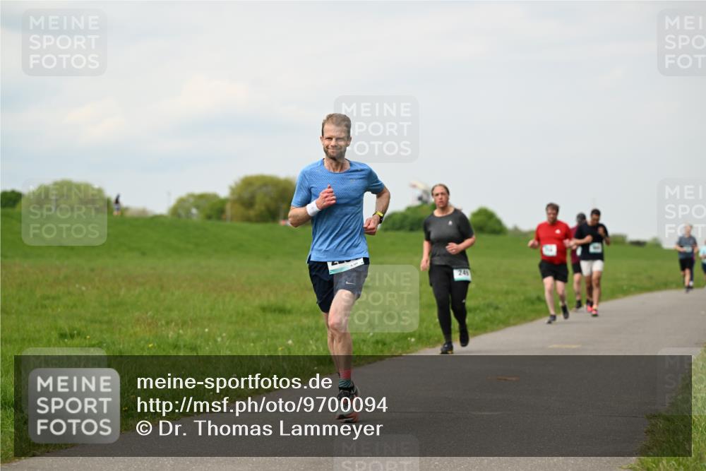 10.05.2026 - 8. Wedeler Halbmarathon Dr. Thomas Lammeyer http://msf.ph/oto/9700094 10.05.2026 11:39:00 Laufen 241 meine-sportfotos.de