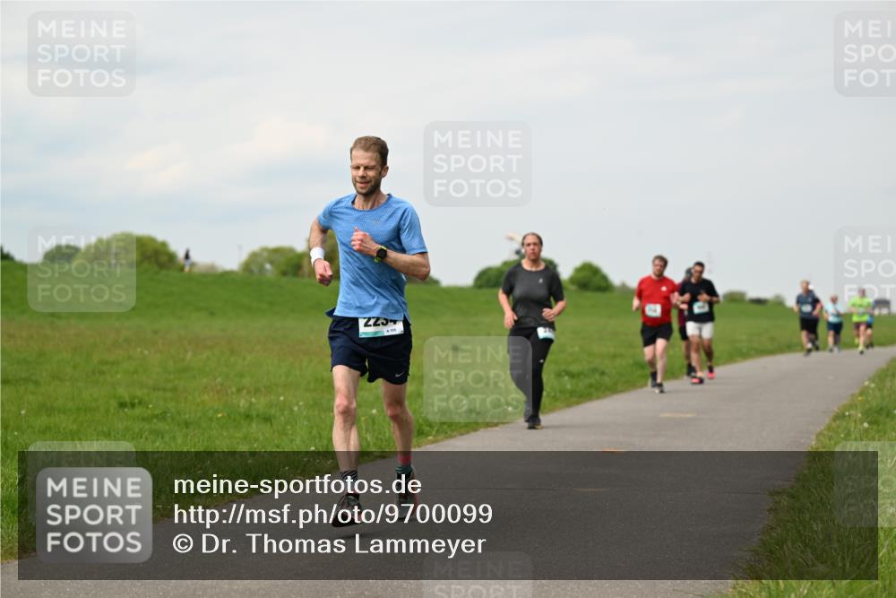 10.05.2026 - 8. Wedeler Halbmarathon Dr. Thomas Lammeyer http://msf.ph/oto/9700099 10.05.2026 11:39:00 Laufen 105 meine-sportfotos.de
