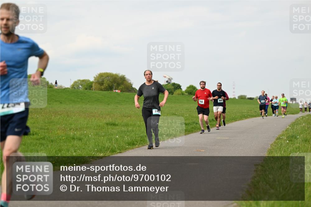 10.05.2026 - 8. Wedeler Halbmarathon Dr. Thomas Lammeyer http://msf.ph/oto/9700102 10.05.2026 11:39:02 Laufen 2239, 249, 710, 905 meine-sportfotos.de