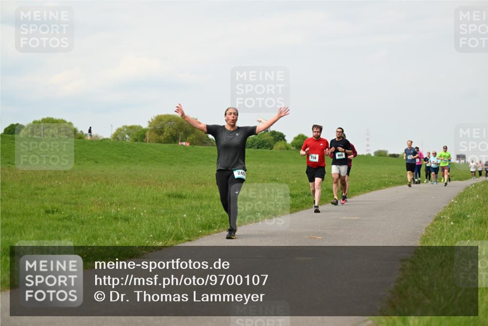 10.05.2026 - 8. Wedeler Halbmarathon Dr. Thomas Lammeyer http://msf.ph/oto/9700107 10.05.2026 11:39:02 Laufen 249, 905, 710 meine-sportfotos.de