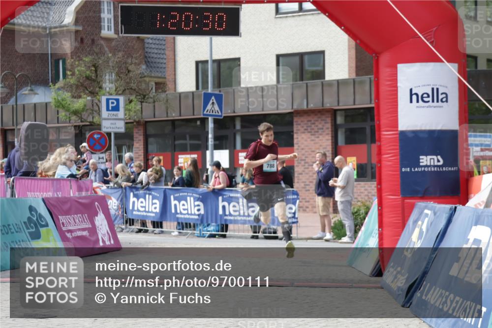 10.05.2026 - 8. Wedeler Halbmarathon Yannick Fuchs http://msf.ph/oto/9700111 10.05.2026 11:20:30 Ziel 788 meine-sportfotos.de