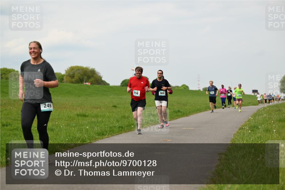 10.05.2026 - 8. Wedeler Halbmarathon Dr. Thomas Lammeyer http://msf.ph/oto/9700128 10.05.2026 11:39:04 Laufen 249, 710, 905 meine-sportfotos.de