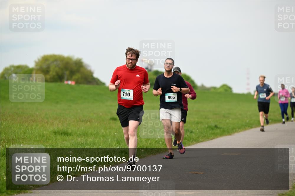 10.05.2026 - 8. Wedeler Halbmarathon Dr. Thomas Lammeyer http://msf.ph/oto/9700137 10.05.2026 11:39:05 Laufen 710, 905 meine-sportfotos.de