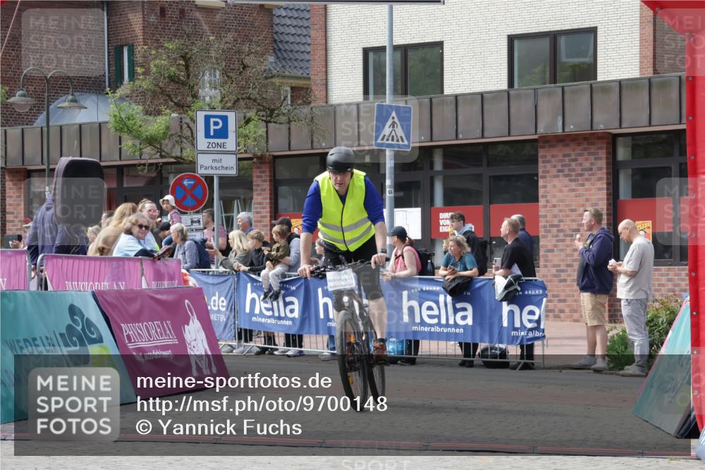 10.05.2026 - 8. Wedeler Halbmarathon Yannick Fuchs http://msf.ph/oto/9700148 10.05.2026 11:20:34 Ziel 788, 791 meine-sportfotos.de