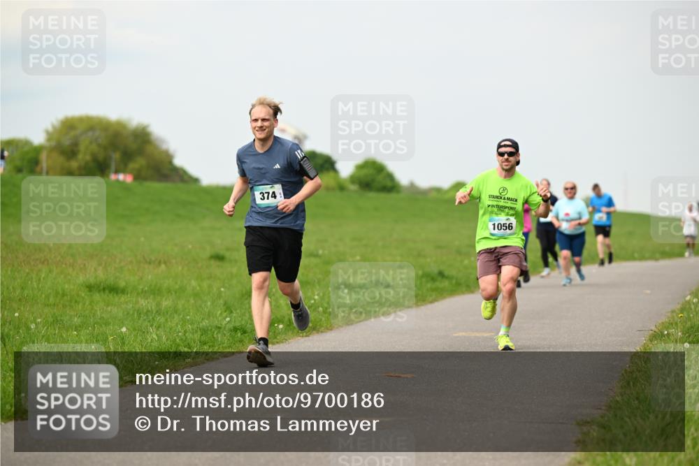 10.05.2026 - 8. Wedeler Halbmarathon Dr. Thomas Lammeyer http://msf.ph/oto/9700186 10.05.2026 11:39:11 Laufen 374, 1056 meine-sportfotos.de