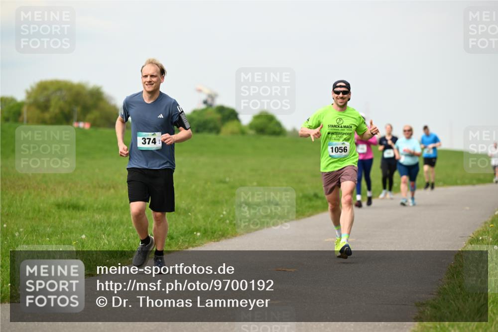 10.05.2026 - 8. Wedeler Halbmarathon Dr. Thomas Lammeyer http://msf.ph/oto/9700192 10.05.2026 11:39:11 Laufen 374, 1056 meine-sportfotos.de
