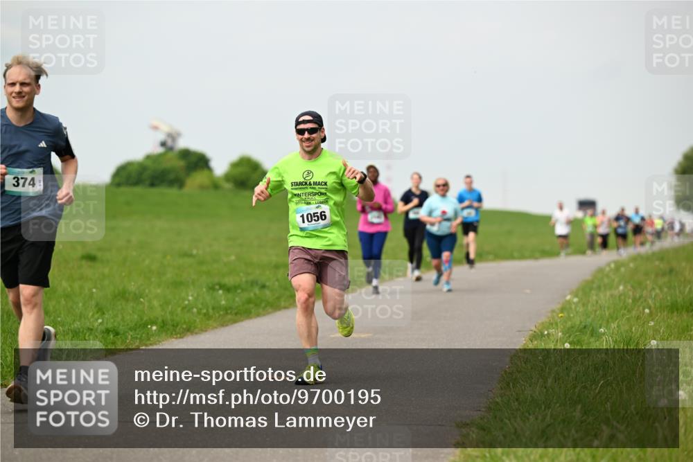 10.05.2026 - 8. Wedeler Halbmarathon Dr. Thomas Lammeyer http://msf.ph/oto/9700195 10.05.2026 11:39:12 Laufen 374, 1056 meine-sportfotos.de