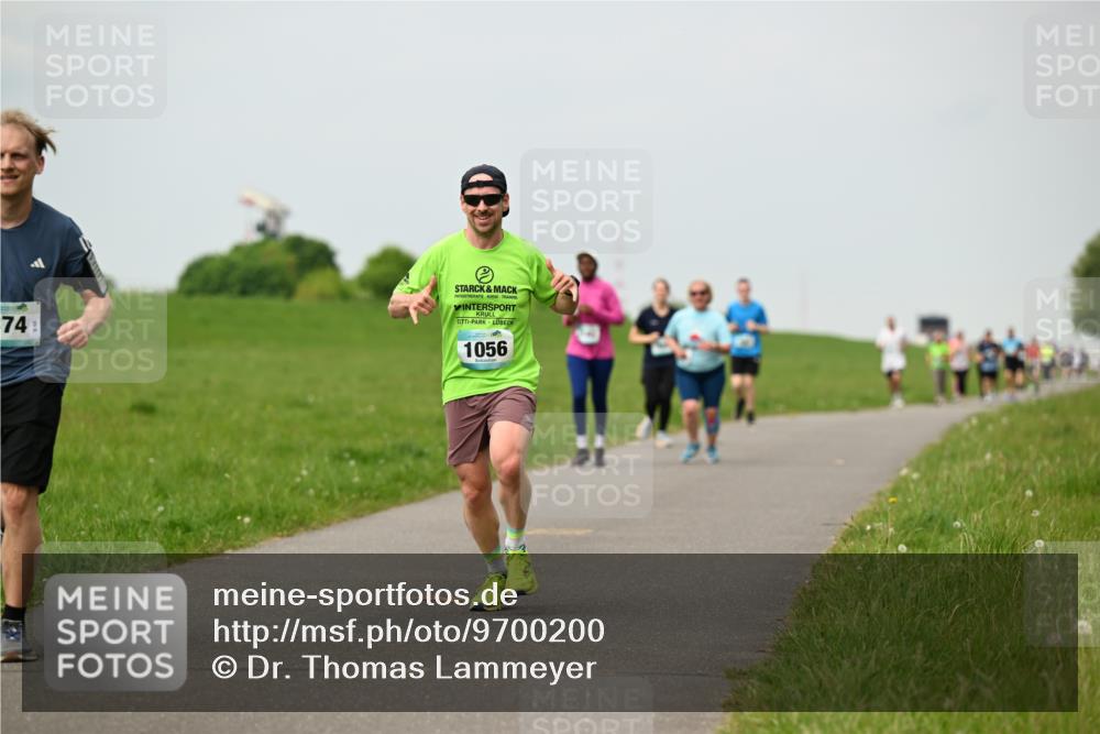 10.05.2026 - 8. Wedeler Halbmarathon Dr. Thomas Lammeyer http://msf.ph/oto/9700200 10.05.2026 11:39:12 Laufen 1056 meine-sportfotos.de