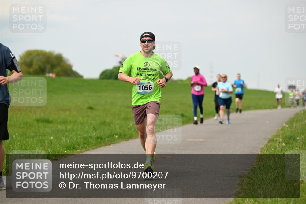 10.05.2026 - 8. Wedeler Halbmarathon Dr. Thomas Lammeyer http://msf.ph/oto/9700207 10.05.2026 11:39:13 Laufen 1056 meine-sportfotos.de